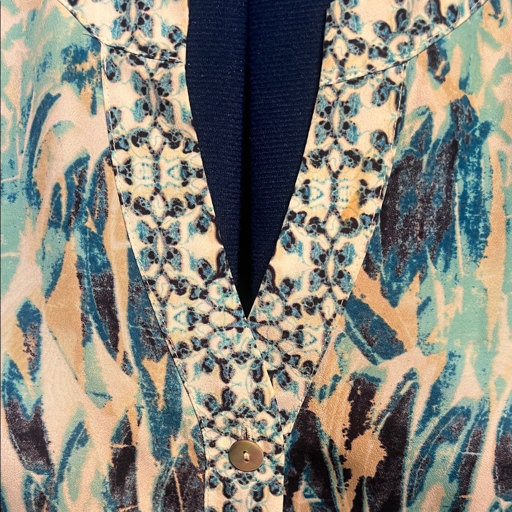 Chic Multicolor Patterned Blouse - image 2